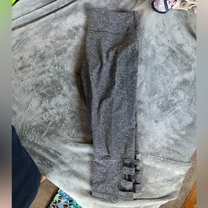 cropped athletic leggings, size M